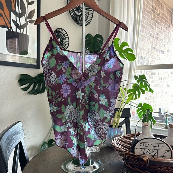 NWOT Free People Cami Floral Hanky Style Adjustable Straps Burgundy V Neck Tank - Picture 1 of 12